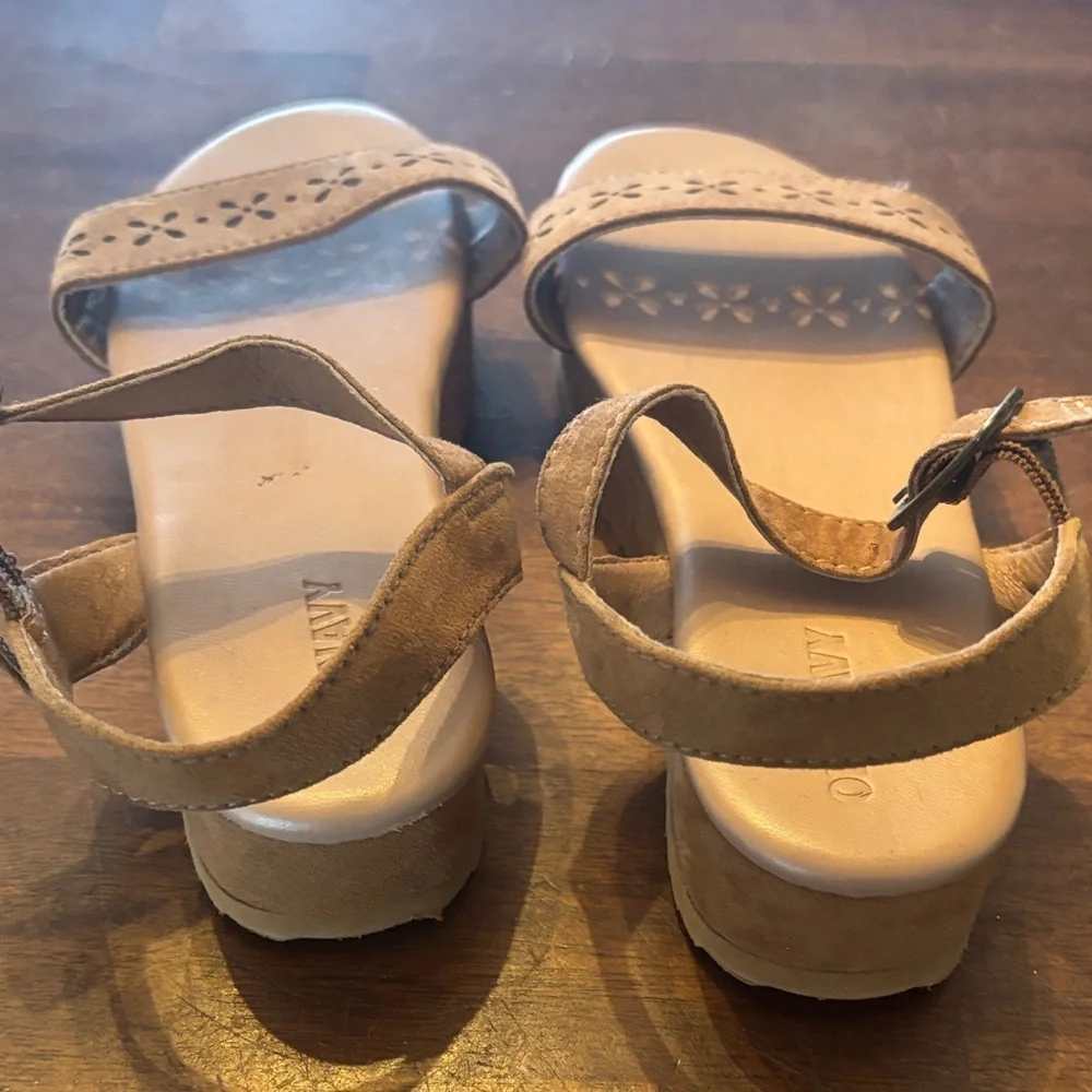 Old Navy Kids Beige Platform Sandals with Cutout Design